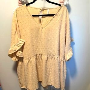 Tufted polka dot blouse with flutter sleeves size XL.